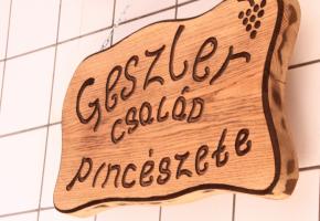A pincében kezdődik nálunk a kóstoló, ahol megismertetjük vendégeinket a borkészítéssel, a bor útjával