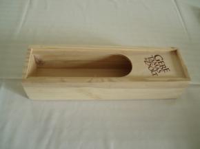 Logózott fa doboz